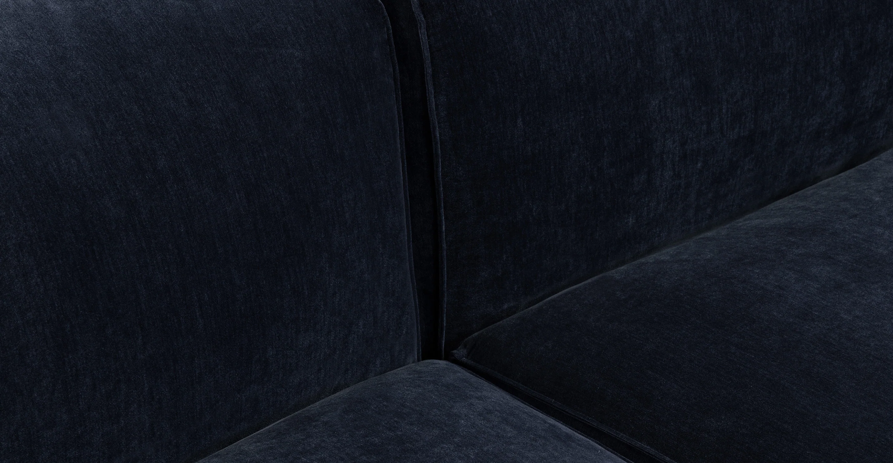 Nardo 107.5" Sofa - Image 43
